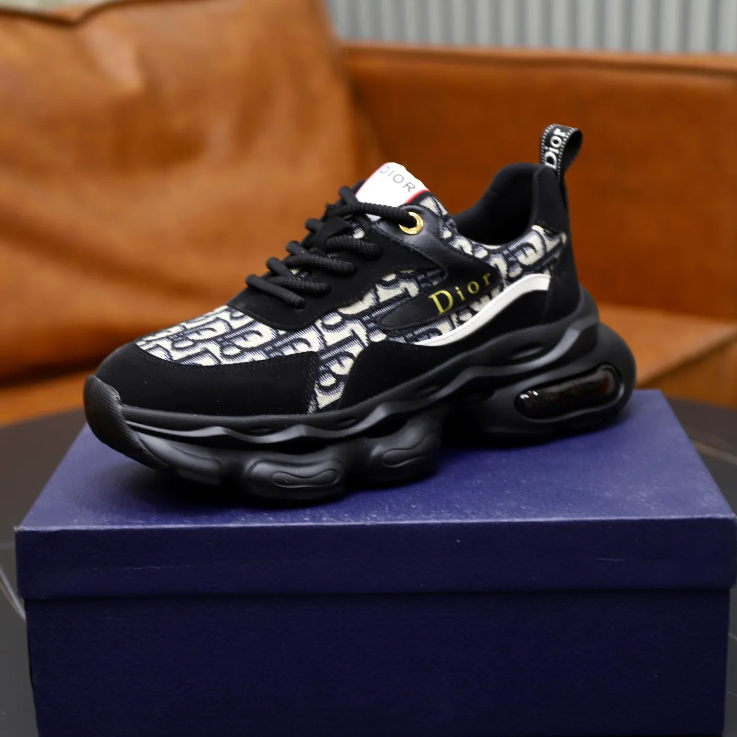 Ex-factory price: 462💰🙅‍♂️🙅‍♂️🙅‍♂️ Brand: Dior DIOR Standard code: 38-44 (45 customized) Grade: Same as the official website Material: Original cowhide material spliced with brand cloth Comfortable and breathable lining Lightweight and wear-resistant sports outsole Style category: Men's fashion casual shoes Running sports shoes Distinguished luxury brand elements Top luxury color: actual picture color
